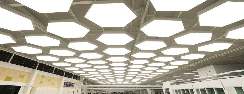 Geometric stretch ceiling with integrated lighting – modern hexagonal ceiling design for architectural interiors